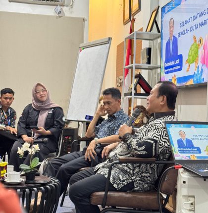 Dewan Pembina ASPEKSINDO Sokhiatulo Laoli Saat Memberikan Wejangan Motivasi Pada Finalis Duta Maritim (Dok. Istimewa)